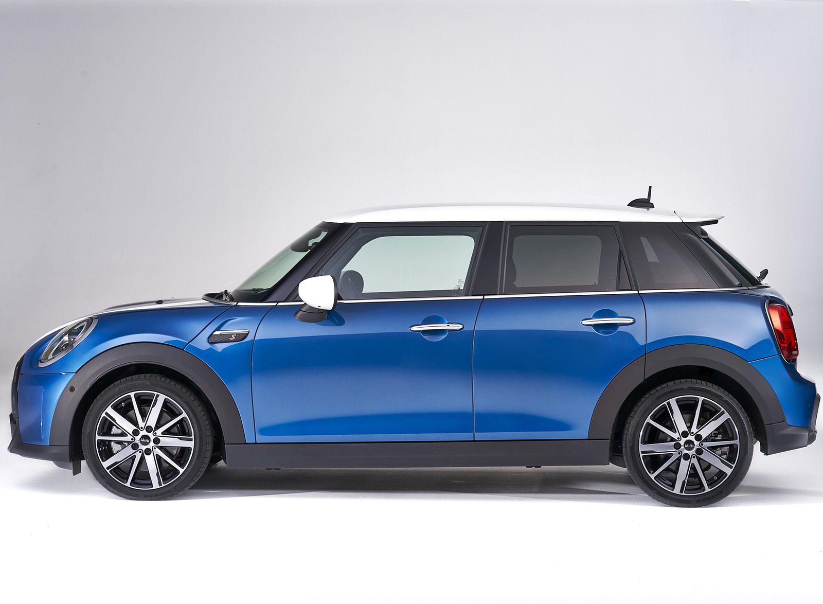 2022 MINI Cooper S Hardtop 4 Door Side Wallpapers (8)