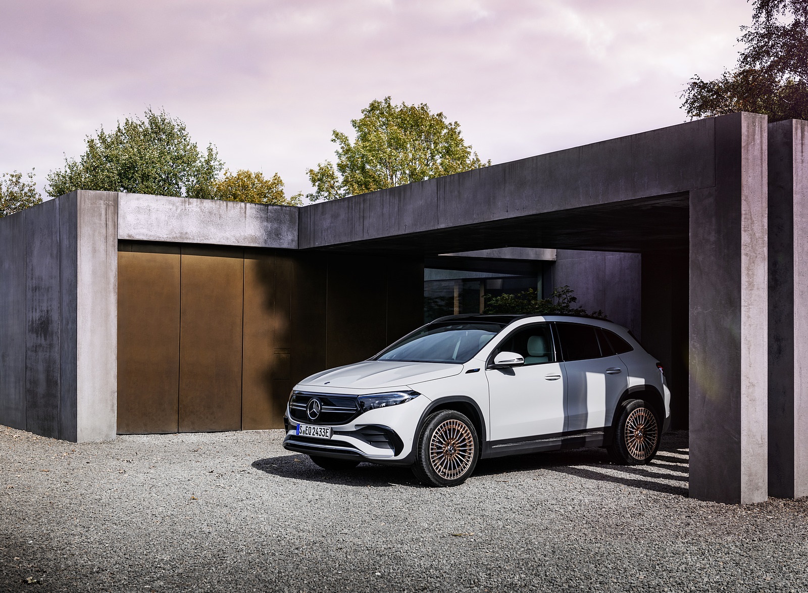 2022 Mercedes-Benz EQA EQA 250 Edition 1 (Color: Digital White) Front Three-Quarter Wallpapers #28 of 91