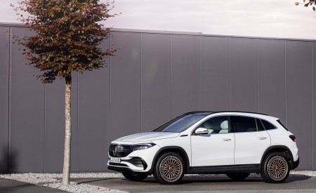 2022 Mercedes-Benz EQA EQA 250 Edition 1 (Color: Digital White) Front Three-Quarter Wallpapers 450x275 (15)