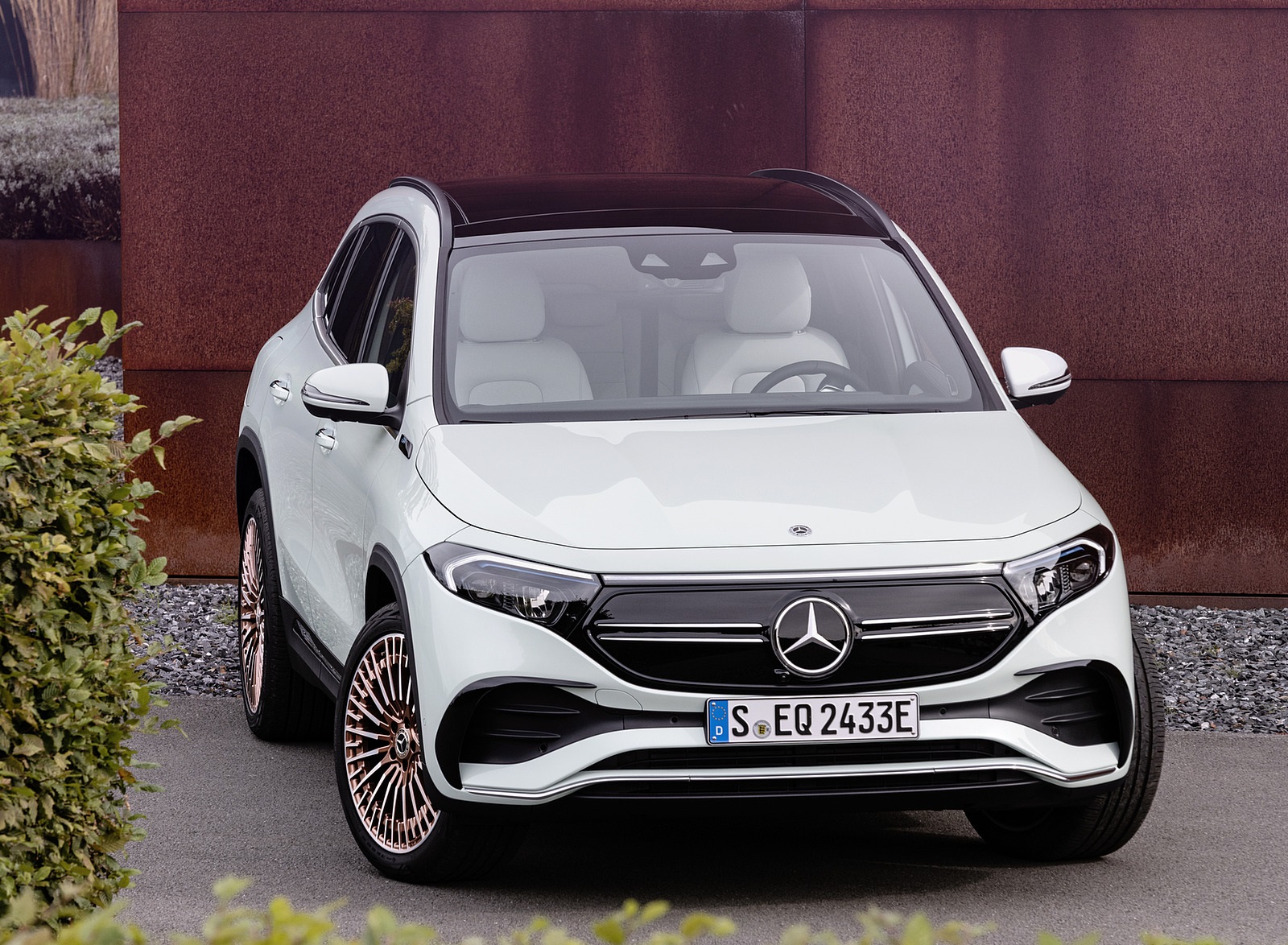 2022 Mercedes-Benz EQA EQA 250 Edition 1 (Color: Digital White) Front Wallpapers #30 of 91