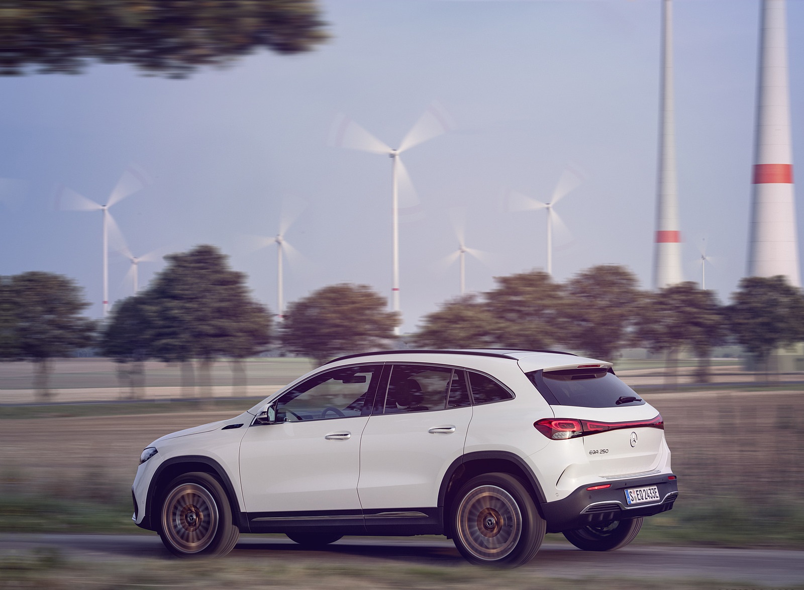 2022 Mercedes-Benz EQA EQA 250 Edition 1 (Color: Digital White) Side Wallpapers (9)