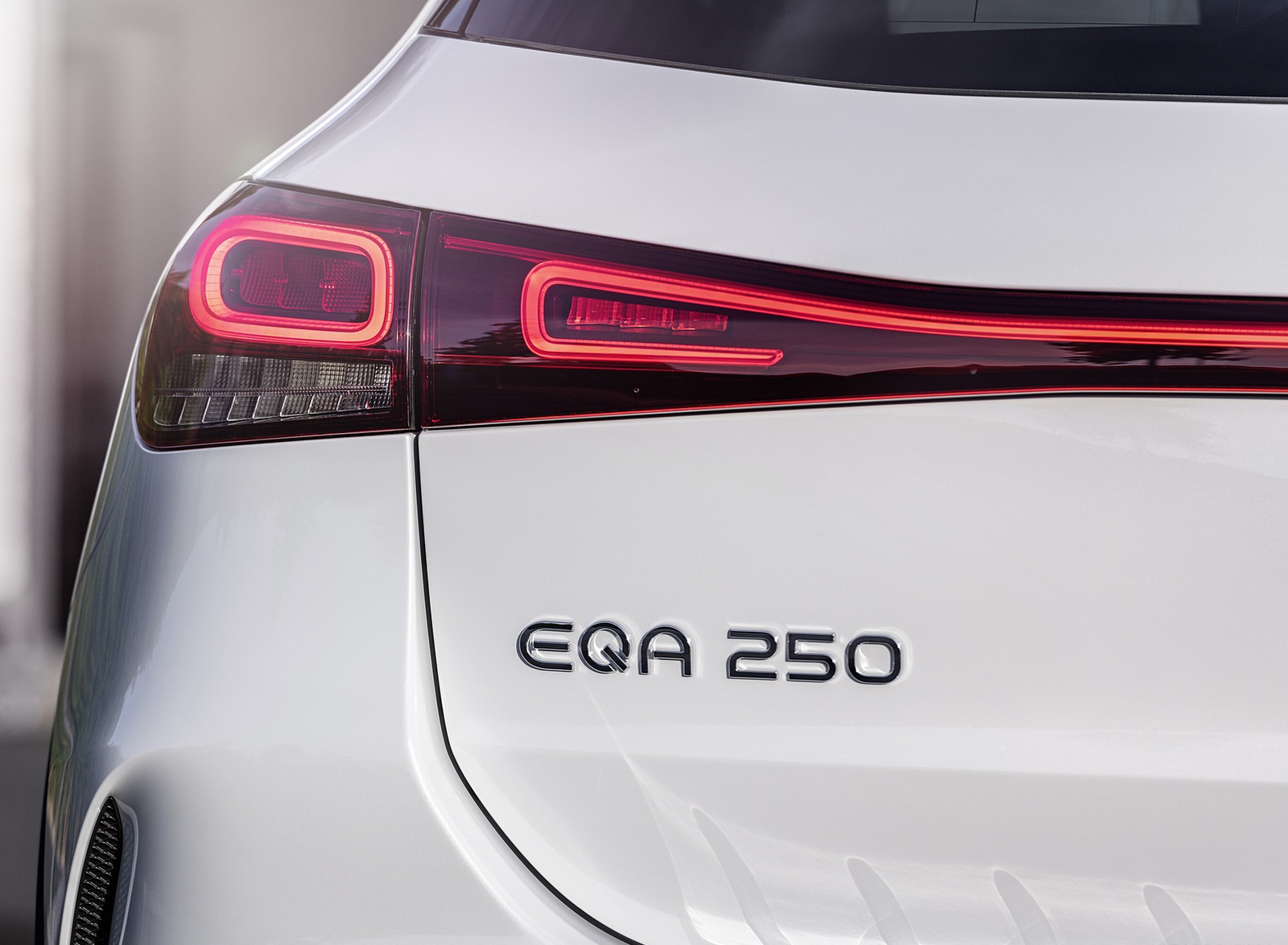 2022 Mercedes-Benz EQA EQA 250 Edition 1 (Color: Digital White) Tail Light Wallpapers #37 of 91