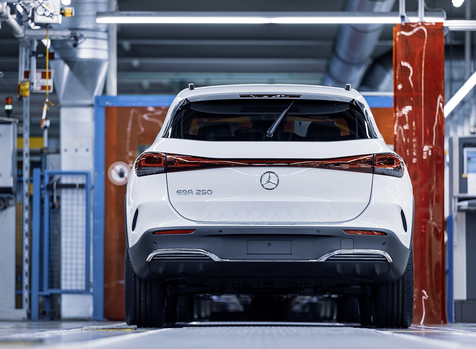 Mercedes Benz EQA