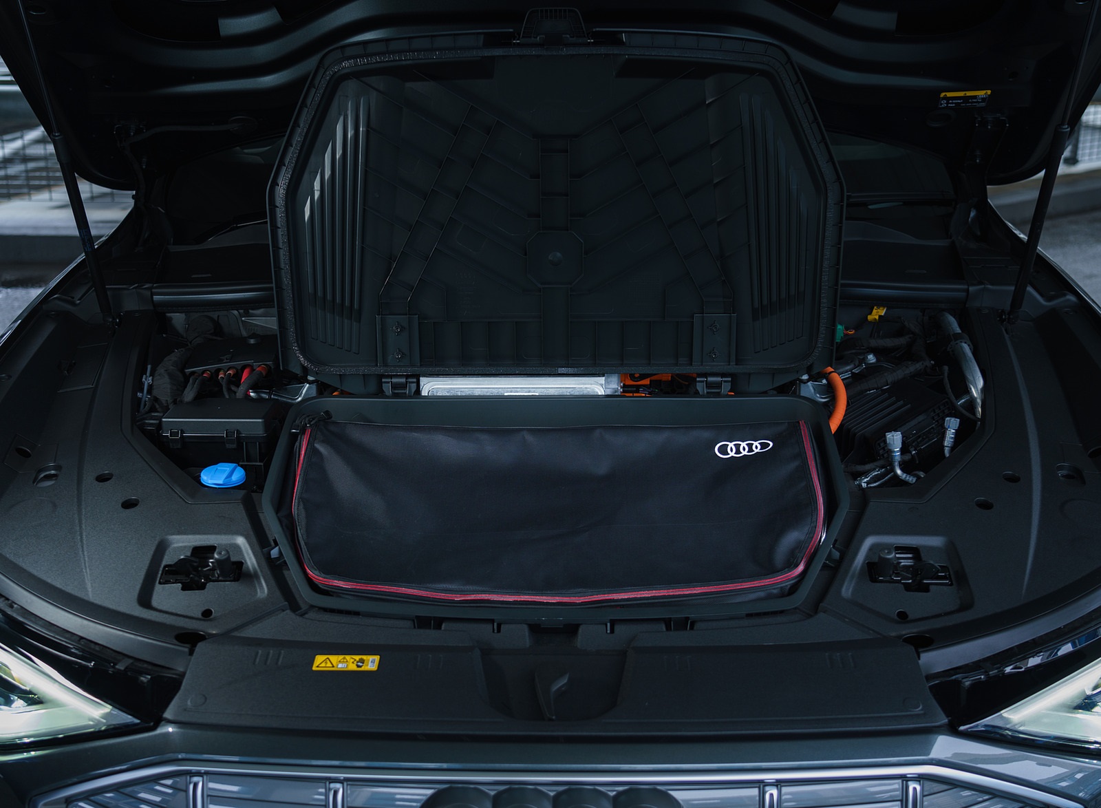 2021 Audi e-tron S Sportback (UK-Spec) Engine Wallpapers #82 of 119