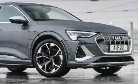2021 Audi e-tron S Sportback (UK-Spec) Front Wallpapers  450x275 (57)