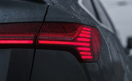 2021 Audi e-tron S Sportback (UK-Spec) Tail Light Wallpapers 450x275 (69)
