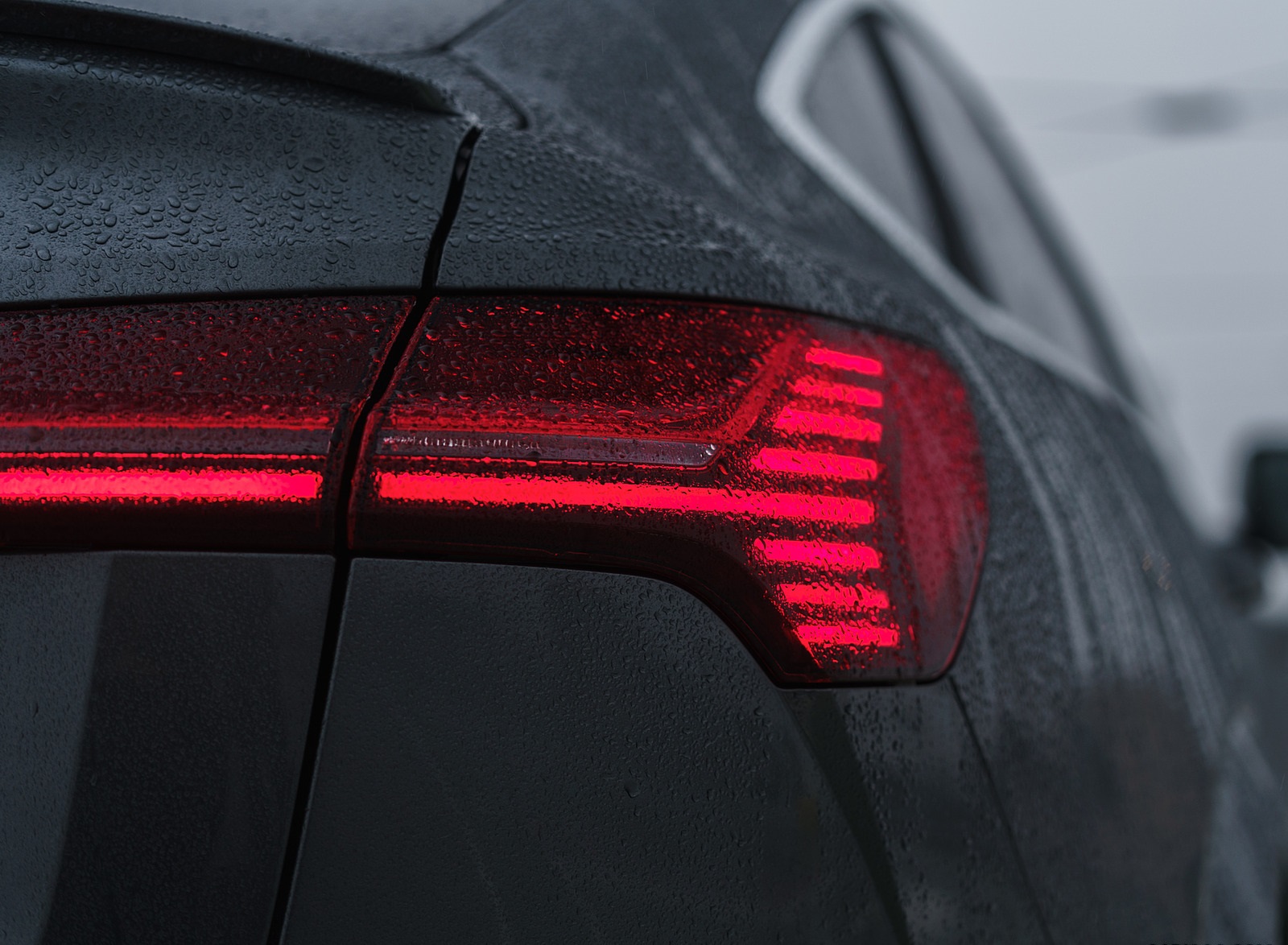 2021 Audi e-tron S Sportback (UK-Spec) Tail Light Wallpapers #69 of 119