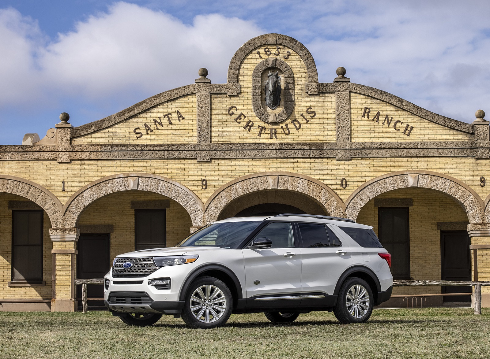 2021 Ford Explorer King Ranch Front Three-Quarter Wallpapers  (7)