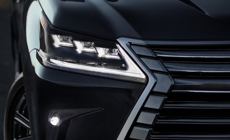 2021 Lexus LX 570 Headlight Wallpapers 450x275 (4)
