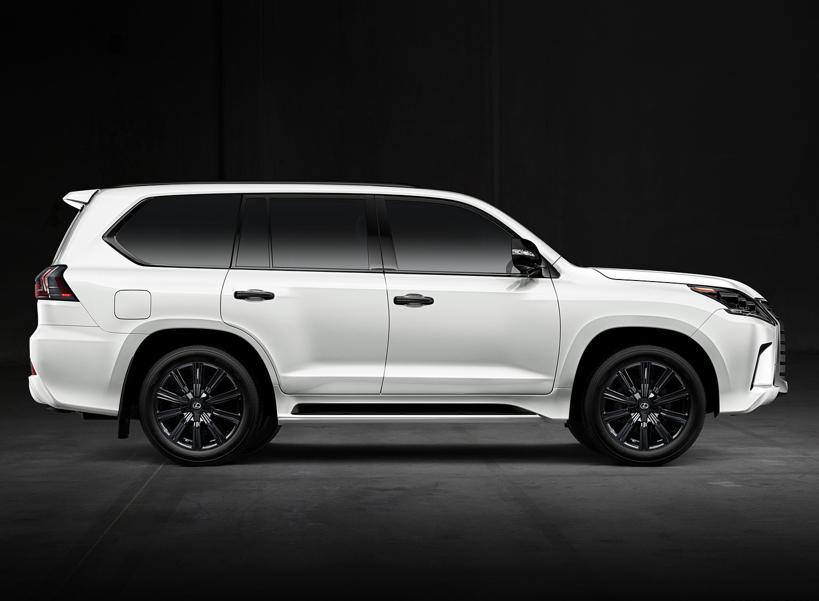 2021 Lexus LX 570 Side Wallpapers (3)