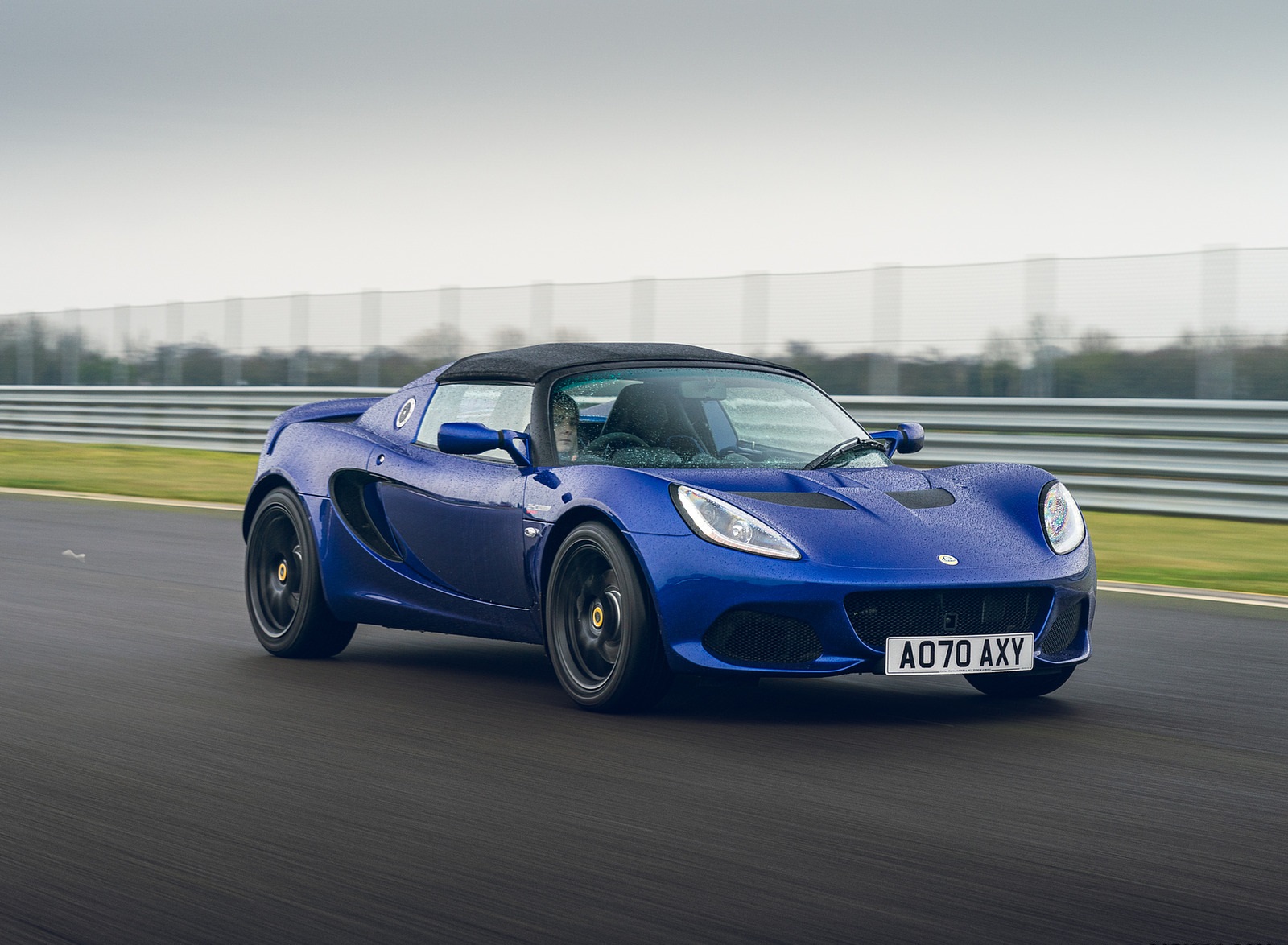 2021 Lotus Elise Sport 240 Final Edition Front Three-Quarter Wallpapers  (1). Download Wallpaper
