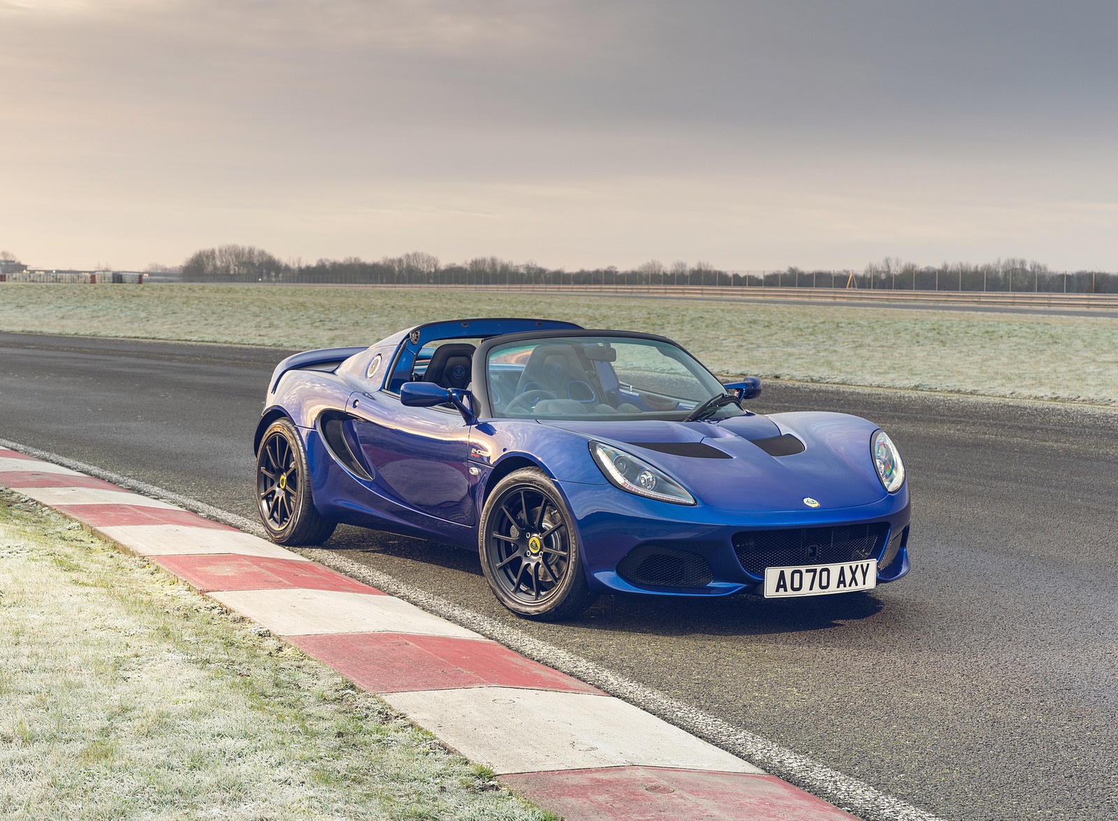 2021 Lotus Elise Sport 240 Final Edition Front Three-Quarter Wallpapers #13 of 46