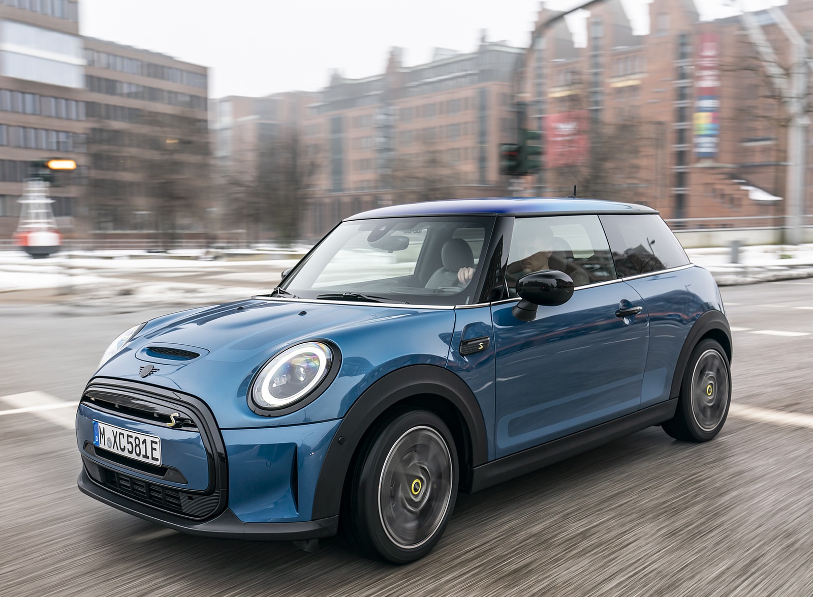 2021 MINI Cooper SE Electric Front Three-Quarter Wallpapers #25 of 61