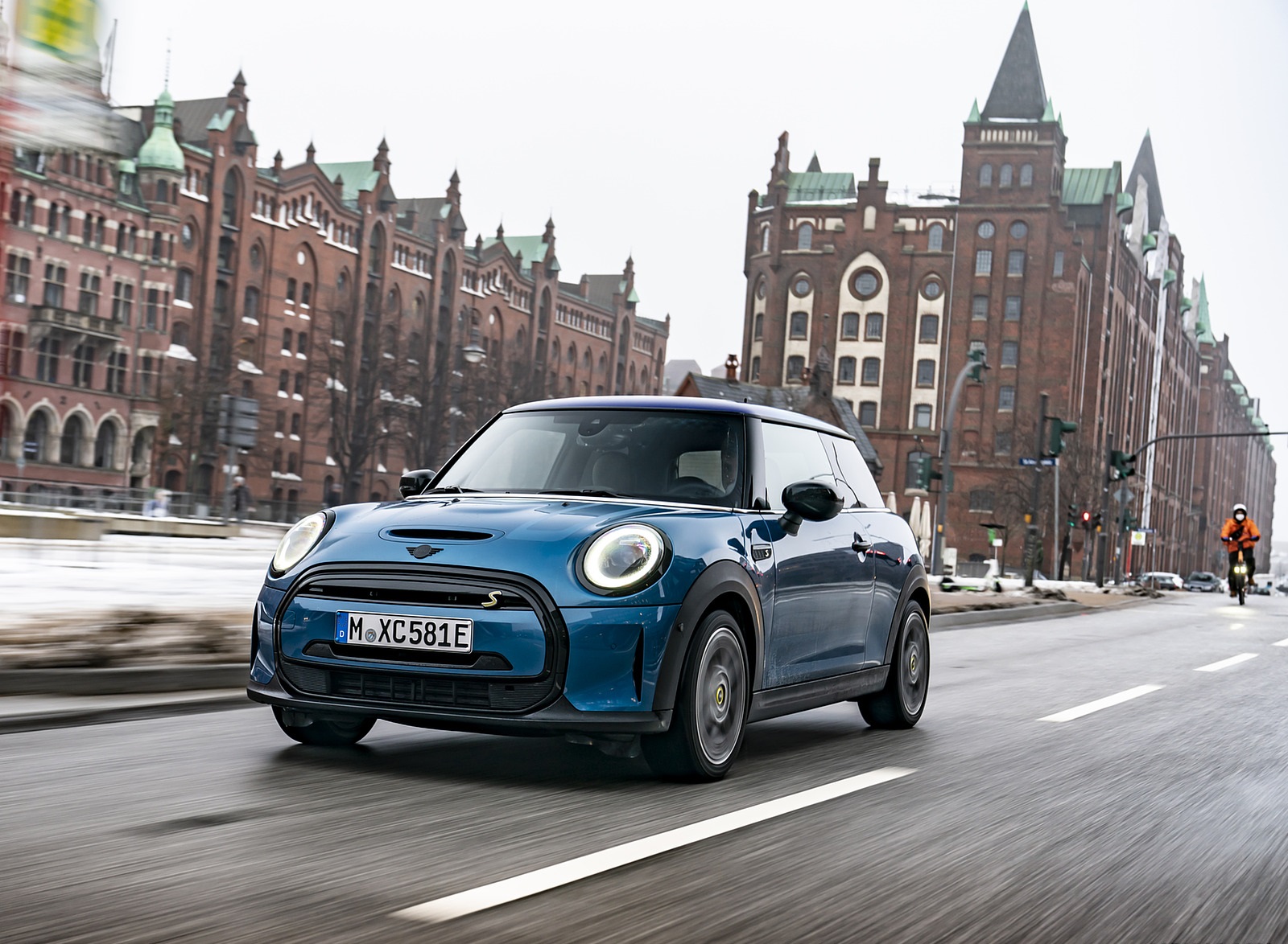 2021 MINI Cooper SE Electric Front Three-Quarter Wallpapers #26 of 61