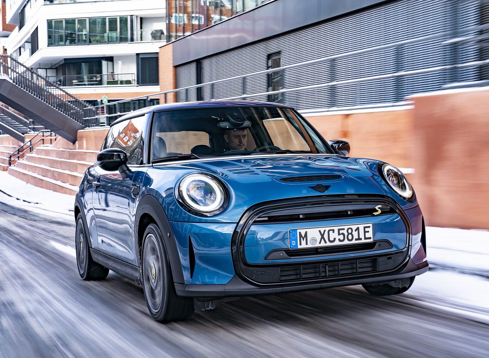 2021 MINI Cooper SE Electric Front Three-Quarter Wallpapers #28 of 61