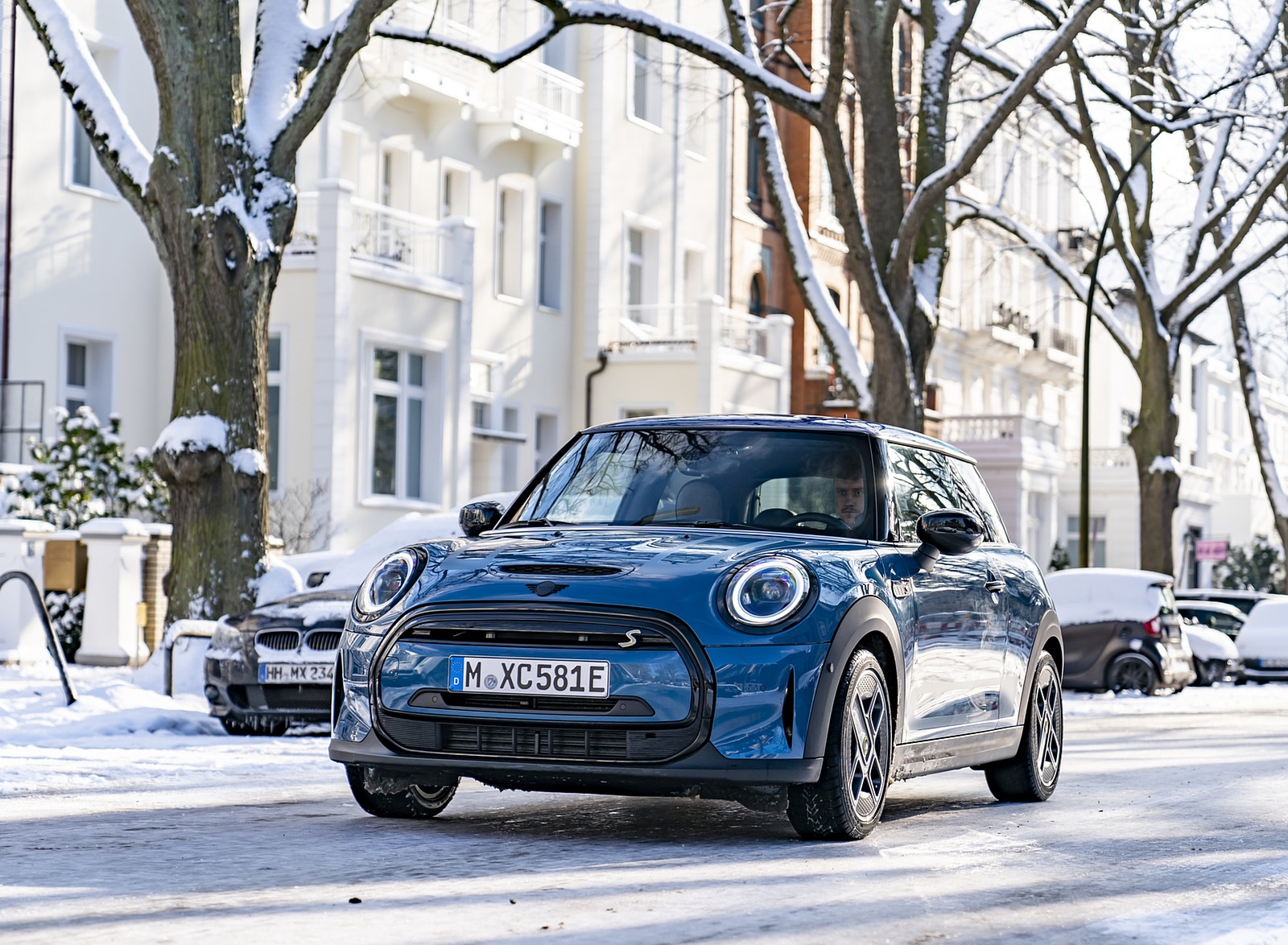 2021 MINI Cooper SE Electric Front Three-Quarter Wallpapers (4)