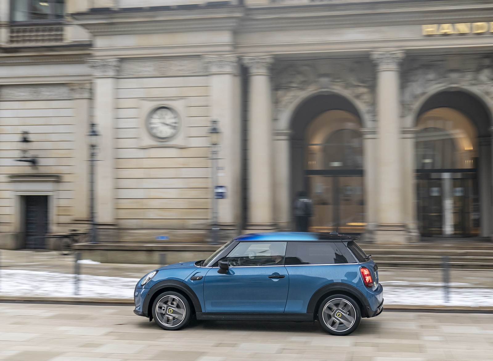 2021 MINI Cooper SE Electric Side Wallpapers  #37 of 61