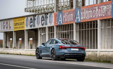 2022 Audi E-Tron GT Quattro (Color: Kemora Gray Metallic) Rear Three-Quarter Wallpapers 450x275 (142)