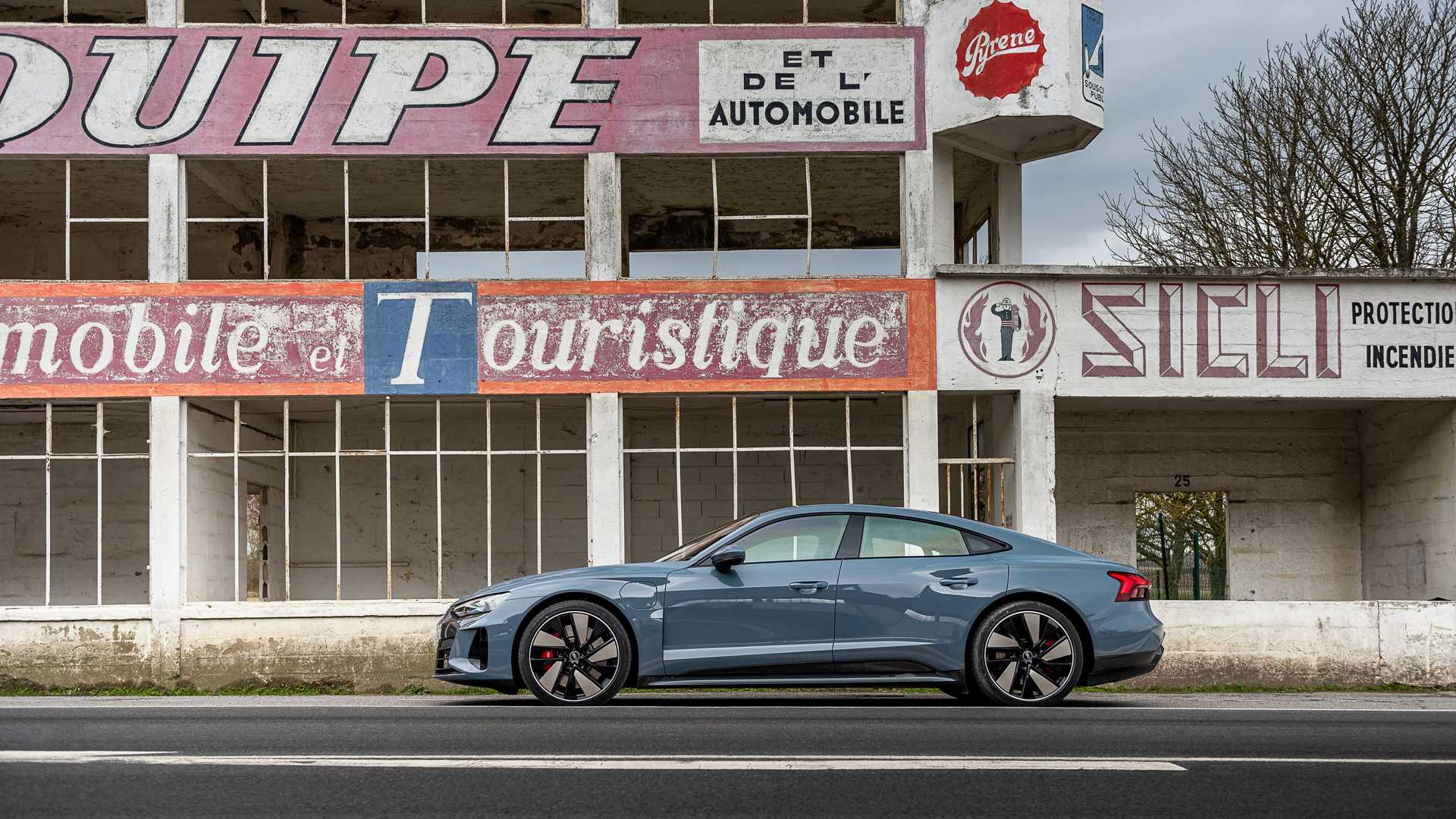 2022 Audi E-Tron GT Quattro (Color: Kemora Gray Metallic) Side Wallpapers #146 of 176