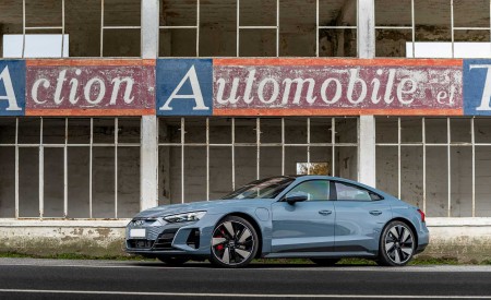 2022 Audi E-Tron GT Quattro (Color: Kemora Gray Metallic) Side Wallpapers 450x275 (147)
