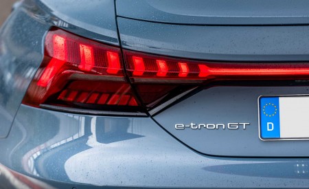 2022 Audi E-Tron GT Quattro (Color: Kemora Gray Metallic) Tail Light Wallpapers 450x275 (157)