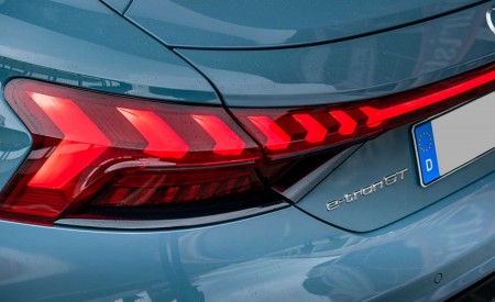 2022 Audi E-Tron GT Quattro (Color: Kemora Gray Metallic) Tail Light Wallpapers 450x275 (159)
