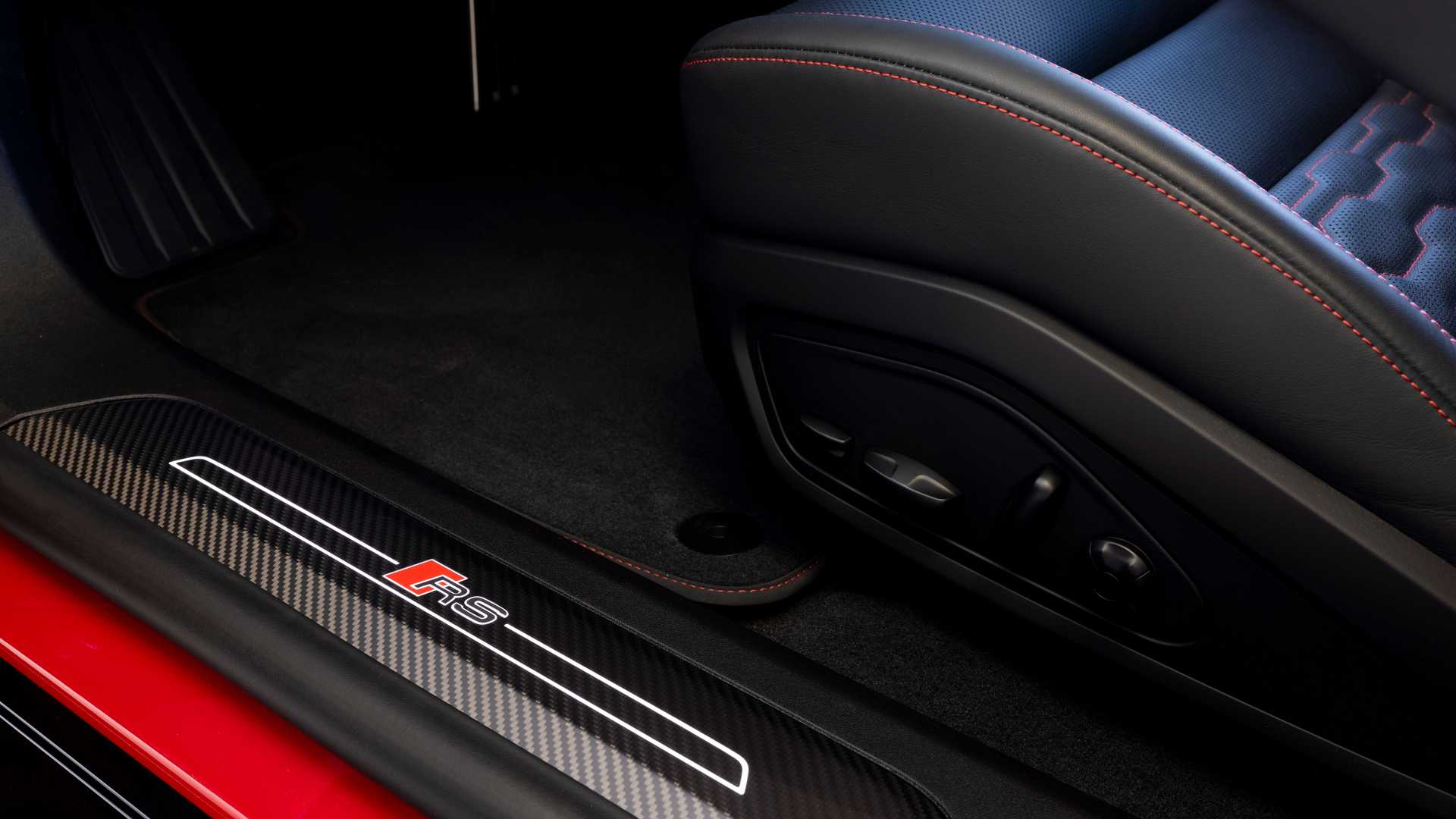2022 Audi RS E-Tron GT (Color: Tango Red Metallic) Door Sill Wallpapers #109 of 174
