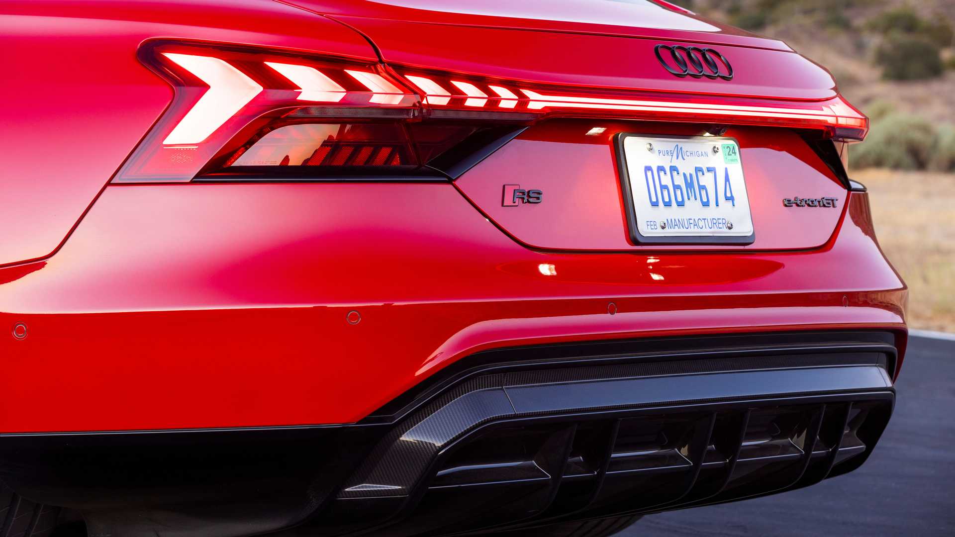 2022 Audi RS E-Tron GT (Color: Tango Red Metallic) Tail Light Wallpapers #105 of 174