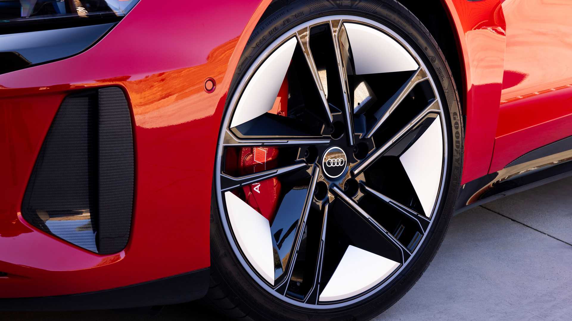 2022 Audi RS E-Tron GT (Color: Tango Red Metallic) Wheel Wallpapers #106 of 174
