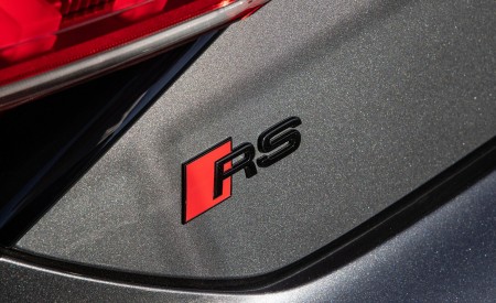 2022 Audi RS e-tron GT Badge Wallpapers  450x275 (42)