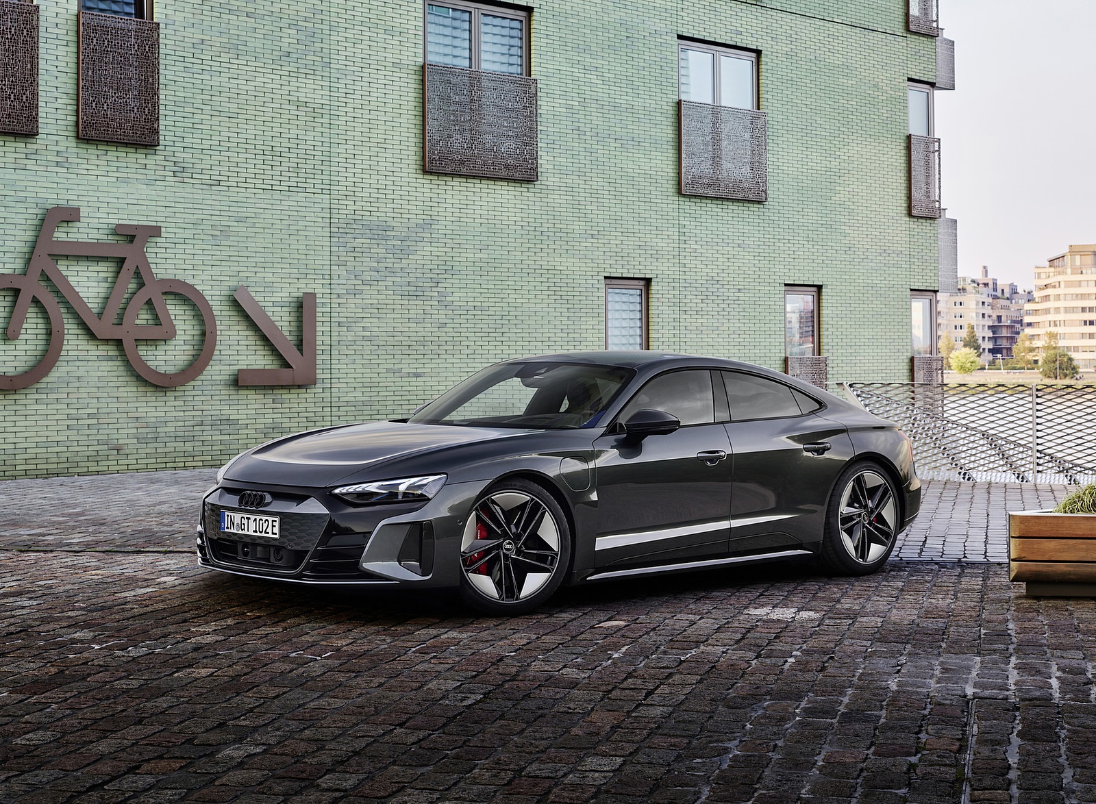 2022 Audi RS e-tron GT (Color: Daytona Grey) Front Three-Quarter Wallpapers #65 of 174