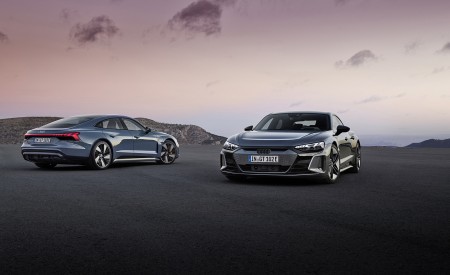 2022 Audi RS e-tron GT (Color: Daytona Grey) Front Wallpapers 450x275 (132)