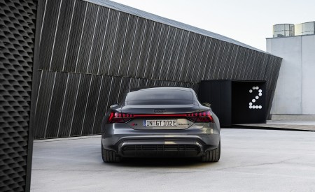 2022 Audi RS e-tron GT (Color: Daytona Grey) Rear Wallpapers 450x275 (142)