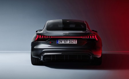 2022 Audi RS e-tron GT (Color: Daytona Grey) Rear Wallpapers 450x275 (71)