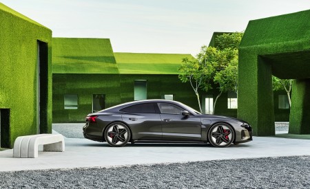 2022 Audi RS e-tron GT (Color: Daytona Grey) Side Wallpapers 450x275 (135)
