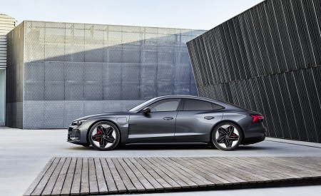 2022 Audi RS e-tron GT (Color: Daytona Grey) Side Wallpapers 450x275 (143)