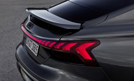 2022 Audi RS e-tron GT (Color: Daytona Grey) Tail Light Wallpapers  450x275 (73)