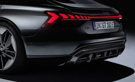 2022 Audi RS e-tron GT (Color: Daytona Grey) Tail Light Wallpapers 450x275 (74)