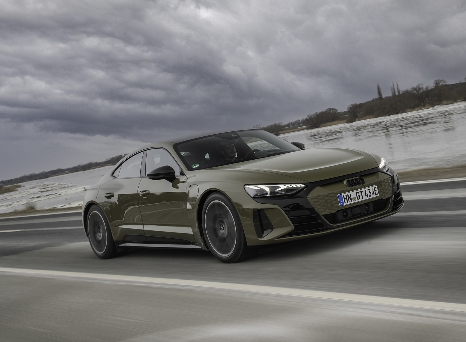 2022 Audi RS e-tron GT (Color: Tactical Green Metallic) Front Three-Quarter Wallpapers (1)