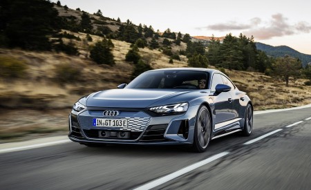 2022 Audi e-tron GT quattro (Color: Kemora Grey Metallic) Front Three-Quarter Wallpapers 450x275 (36)