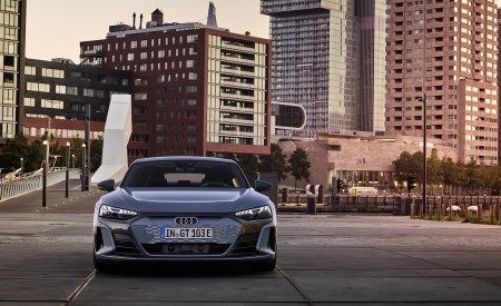 2022 Audi e-tron GT quattro (Color: Kemora Grey Metallic) Front Wallpapers 450x275 (47)
