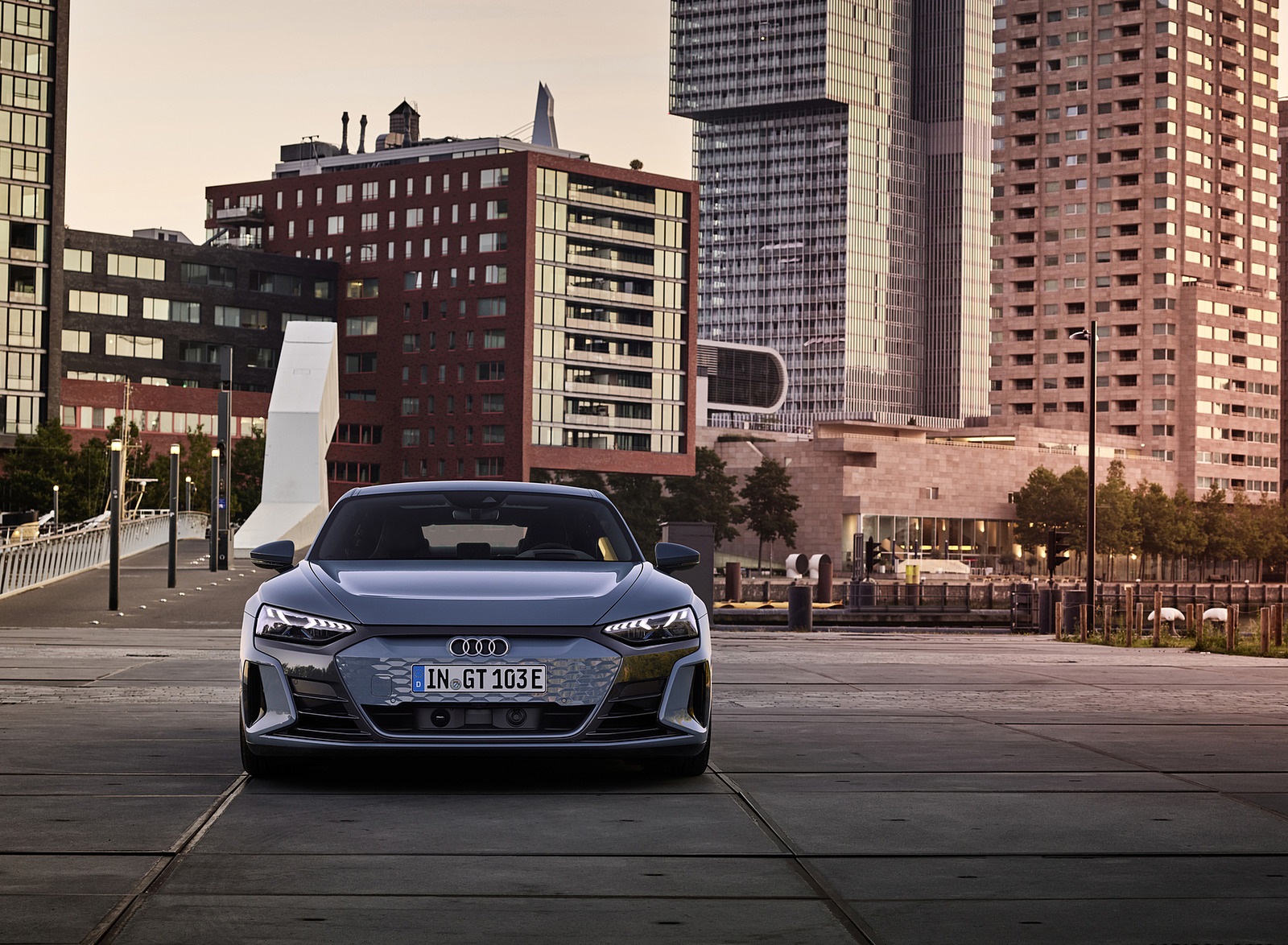 2022 Audi e-tron GT quattro (Color: Kemora Grey Metallic) Front Wallpapers #47 of 176