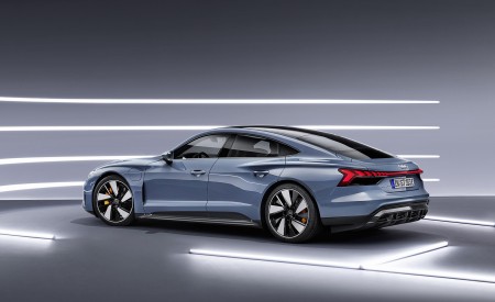 2022 Audi e-tron GT quattro (Color: Kemora Grey Metallic) Rear Three-Quarter Wallpapers 450x275 (61)