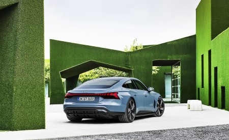 2022 Audi e-tron GT quattro (Color: Kemora Grey Metallic) Rear Three-Quarter Wallpapers 450x275 (56)