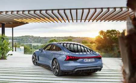 2022 Audi e-tron GT quattro (Color: Kemora Grey Metallic) Rear Three-Quarter Wallpapers 450x275 (54)
