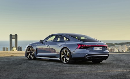 2022 Audi e-tron GT quattro (Color: Kemora Grey Metallic) Rear Three-Quarter Wallpapers 450x275 (44)