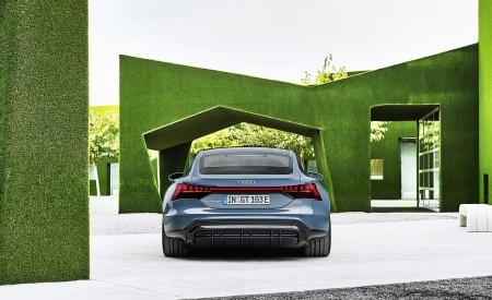2022 Audi e-tron GT quattro (Color: Kemora Grey Metallic) Rear Wallpapers 450x275 (57)