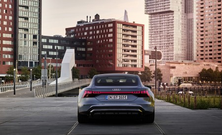 2022 Audi e-tron GT quattro (Color: Kemora Grey Metallic) Rear Wallpapers 450x275 (49)