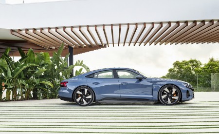 2022 Audi e-tron GT quattro (Color: Kemora Grey Metallic) Side Wallpapers  450x275 (52)