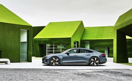 2022 Audi e-tron GT quattro (Color: Kemora Grey Metallic) Side Wallpapers 450x275 (58)